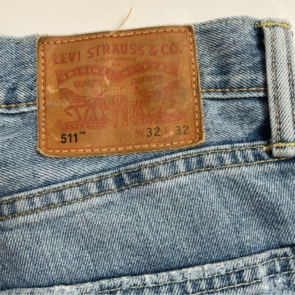 LEVI’S 511 distressed jeans
